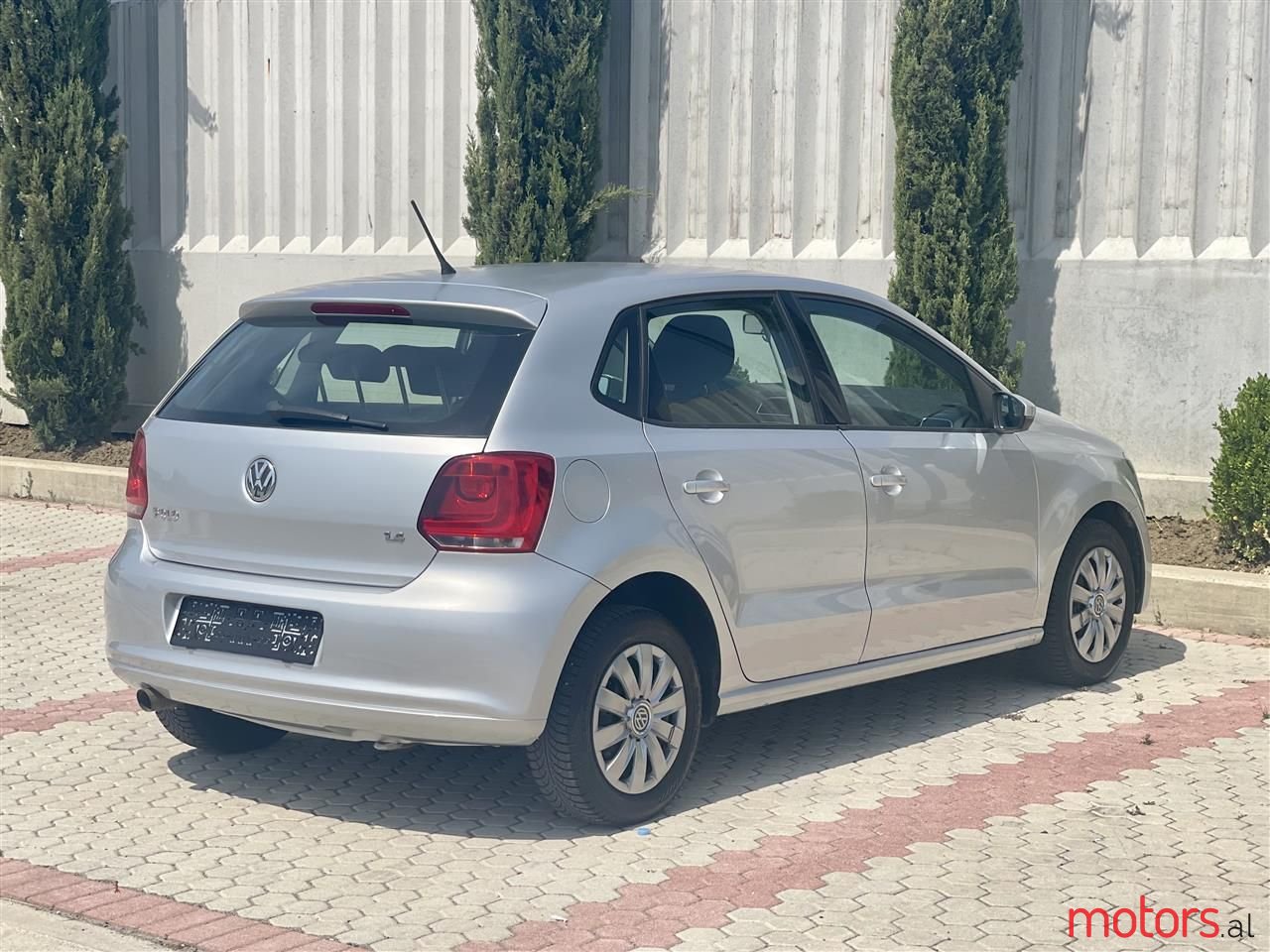 2011' Volkswagen Polo photo #6