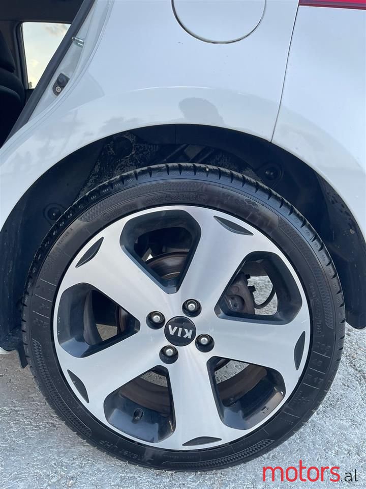 2013' Kia Rio photo #2