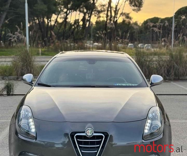 2012' Alfa Romeo Giulietta photo #2