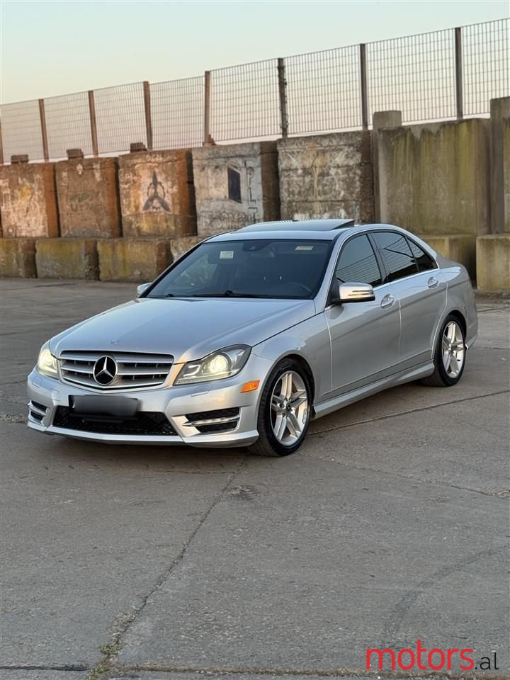 2012' Mercedes-Benz C 300 photo #1