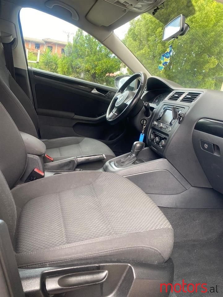 2011' Volkswagen Jetta photo #4