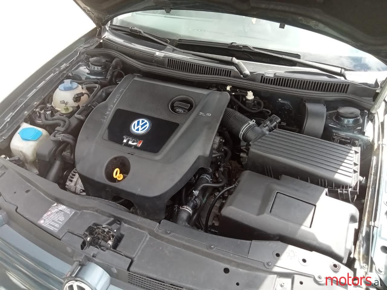 2002' Volkswagen Golf photo #3