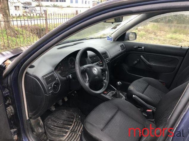 2001' Volkswagen Golf photo #2