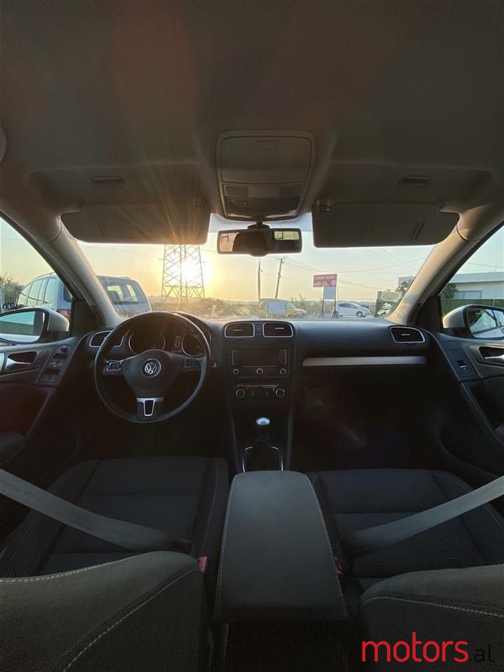 2010' Volkswagen Golf photo #4