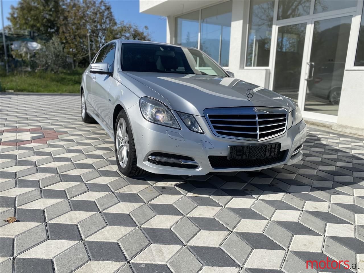 2011' Mercedes-Benz 200 photo #2