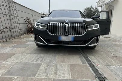 2022' BMW 730