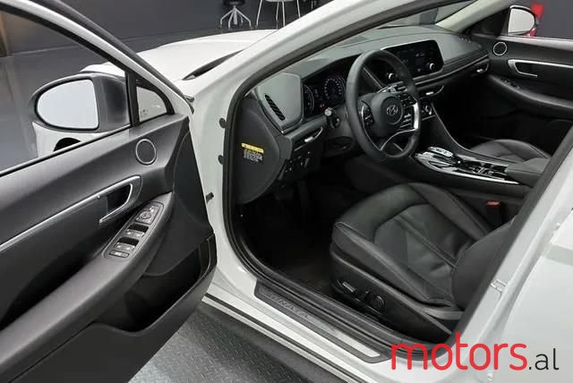 2020' Hyundai Sonata photo #4
