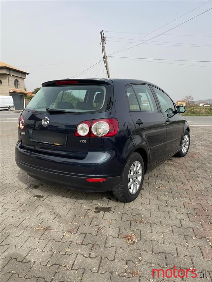 2005' Volkswagen Golf photo #4