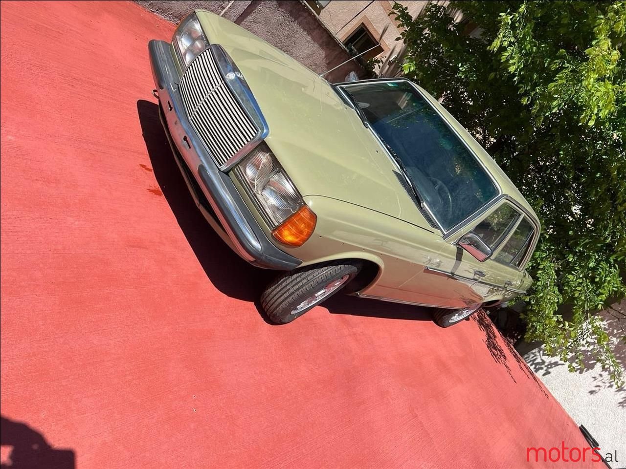 1983' Mercedes-Benz E 240 photo #2