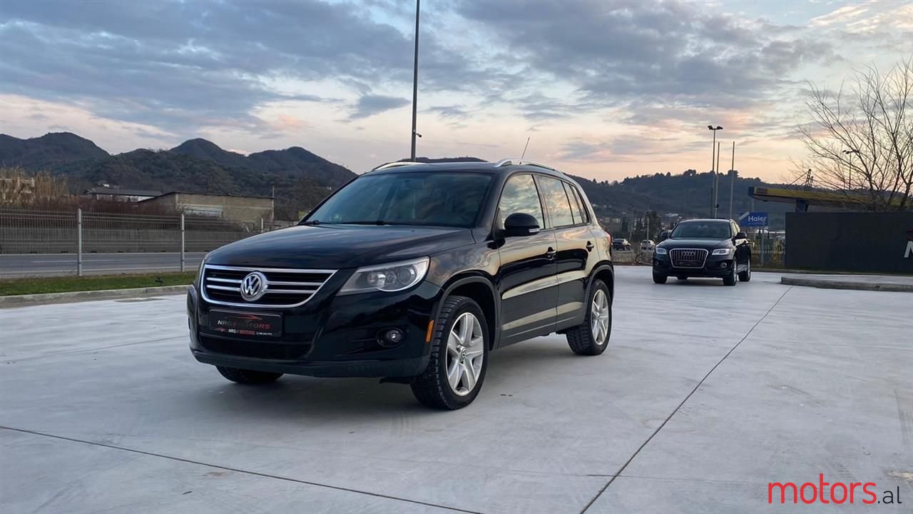 2010' Volkswagen Tiguan photo #1