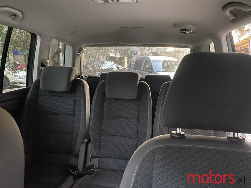 2013' Volkswagen Touran photo #4