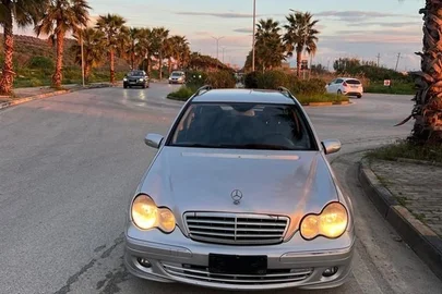 2006' Mercedes-Benz C 220