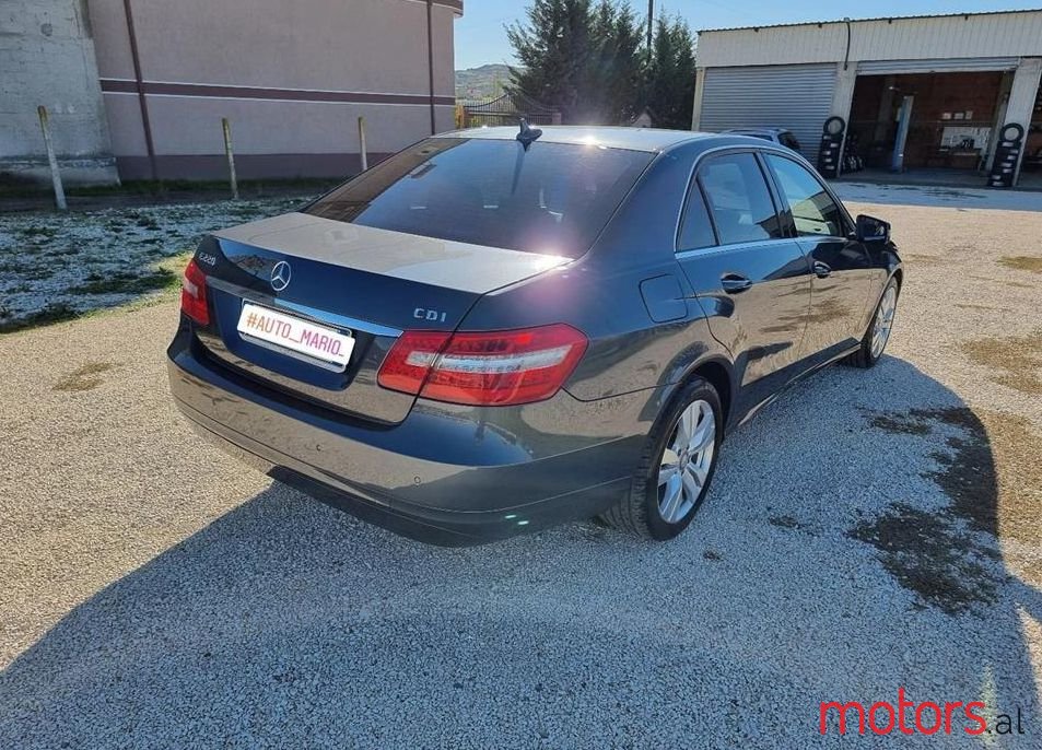 2013' Mercedes-Benz E 220 photo #4