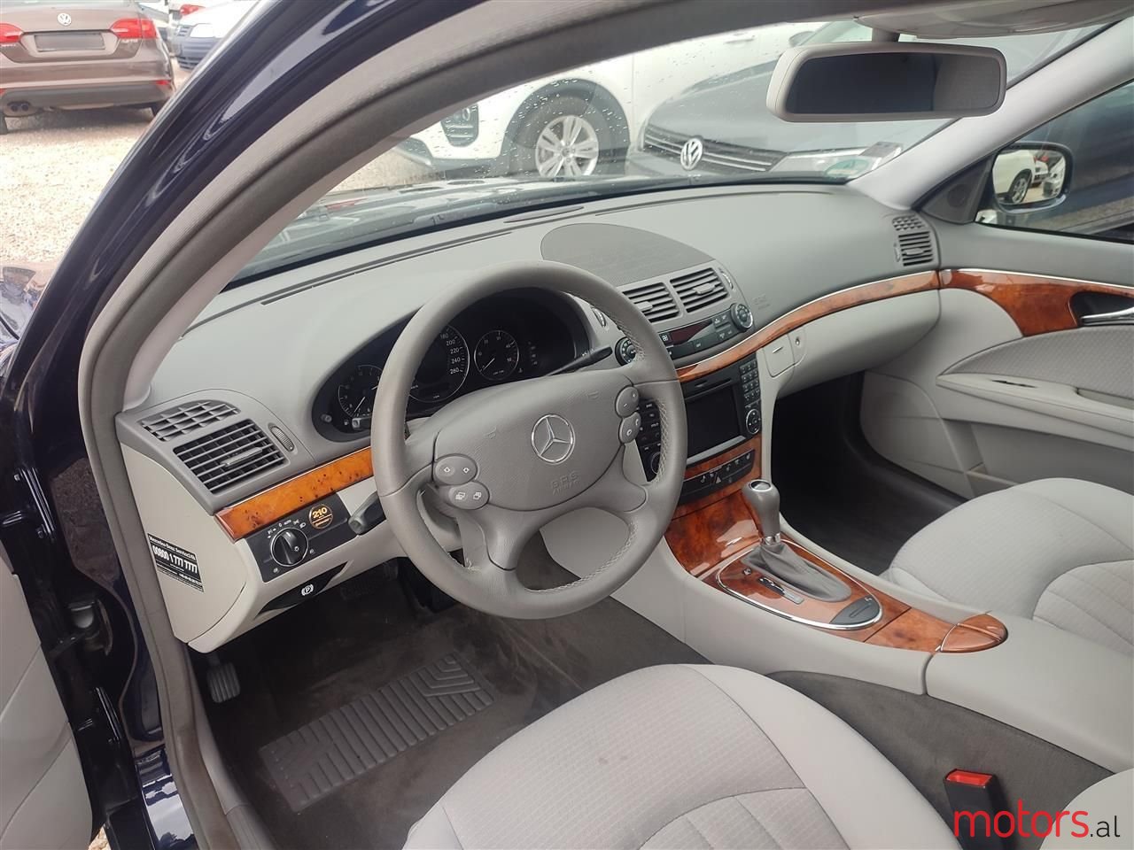 2009' Mercedes-Benz E 200 photo #6