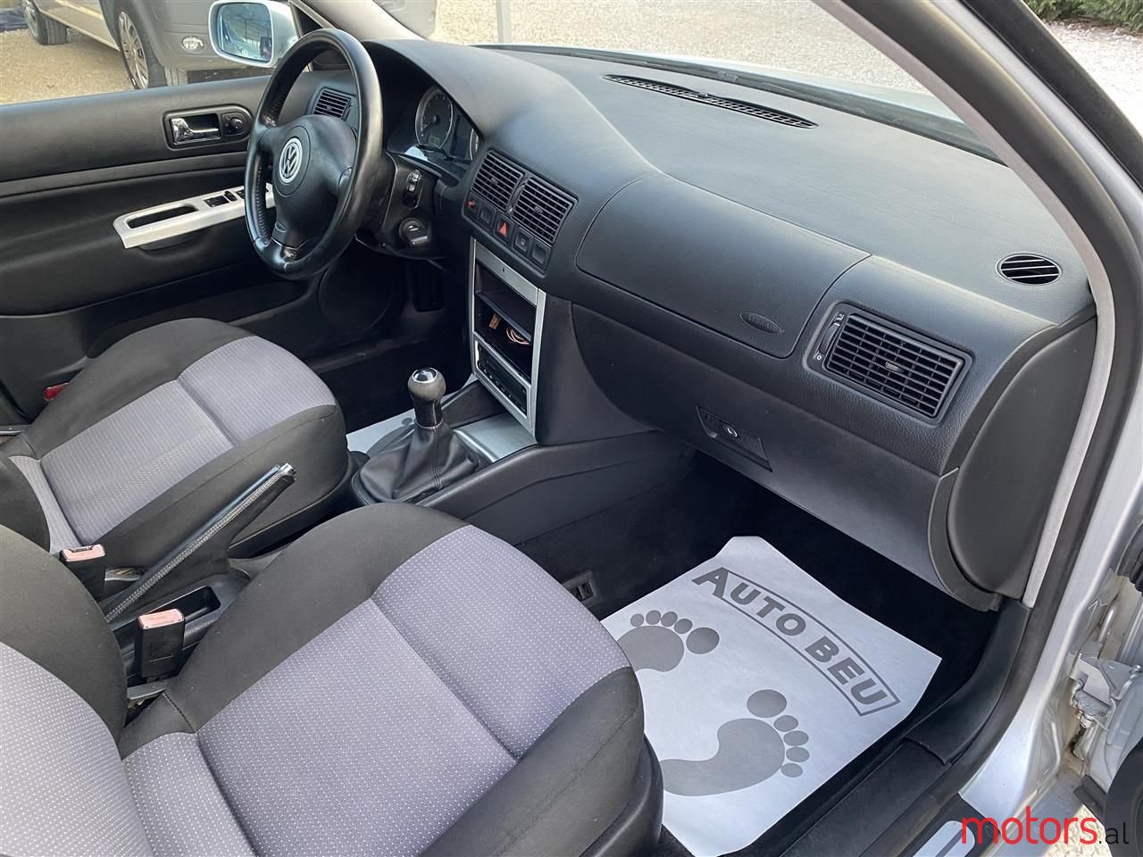 2003' Volkswagen Golf photo #4