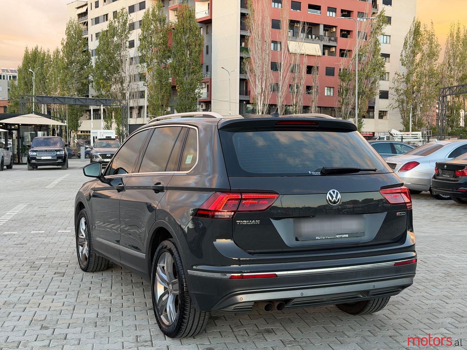 2018' Volkswagen Tiguan photo #3