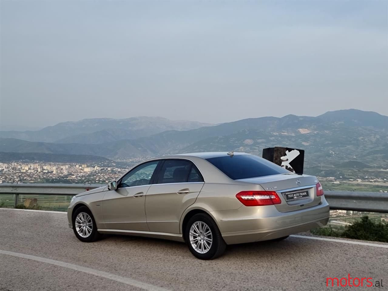 2010' Mercedes-Benz E 220 photo #4