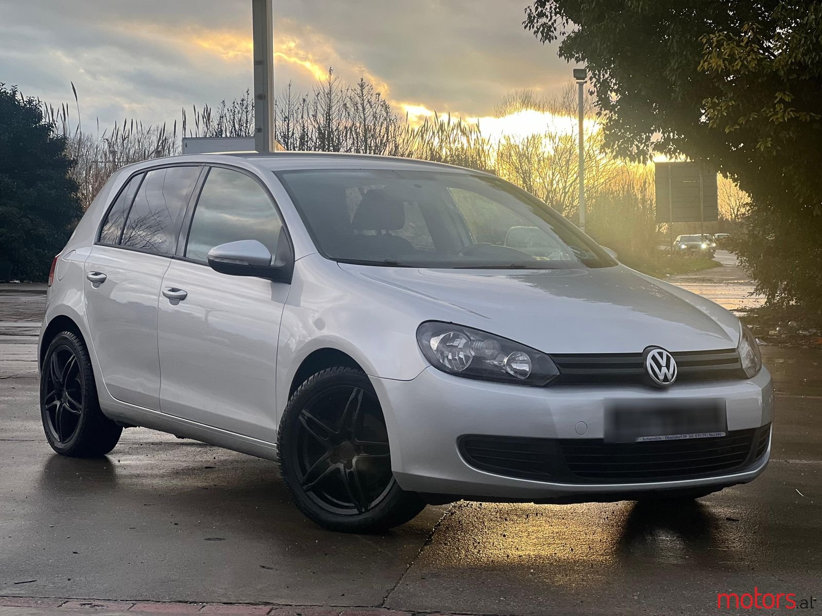 2009' Volkswagen Golf photo #4