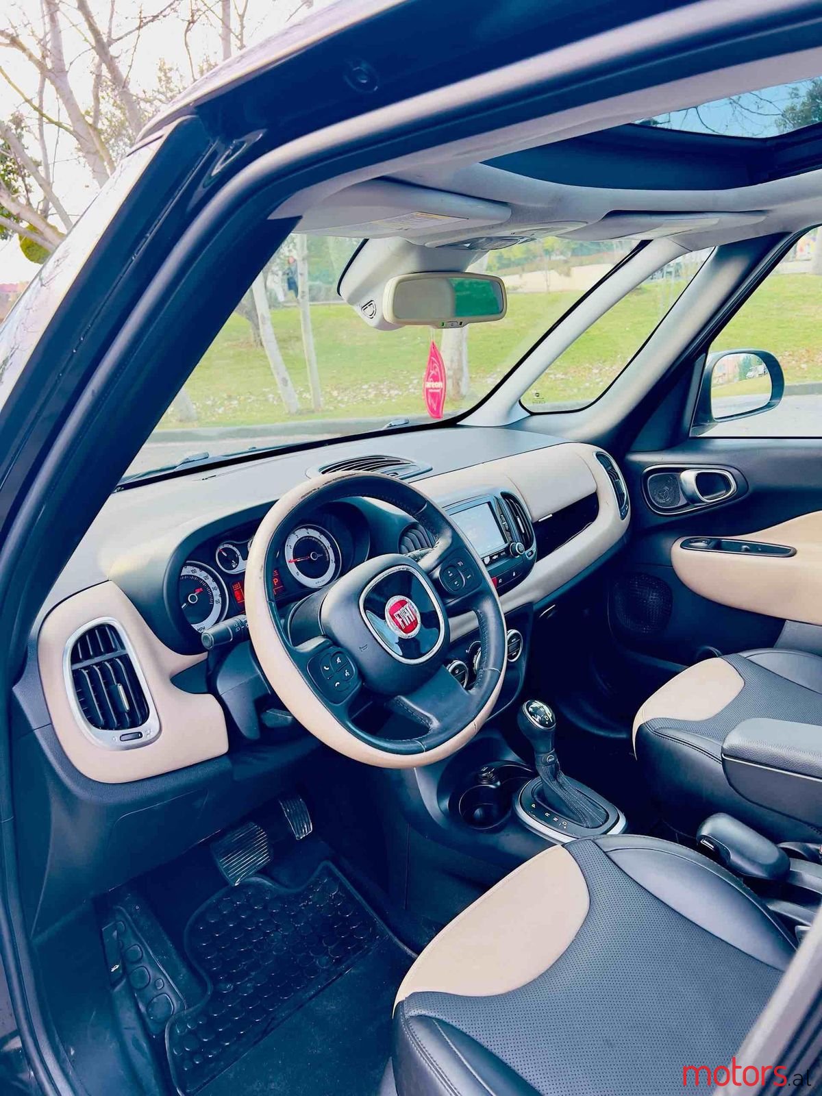 2014' Fiat 500L photo #5