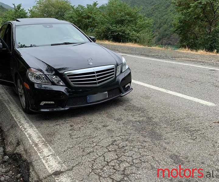 2011' Mercedes-Benz E 350 photo #1