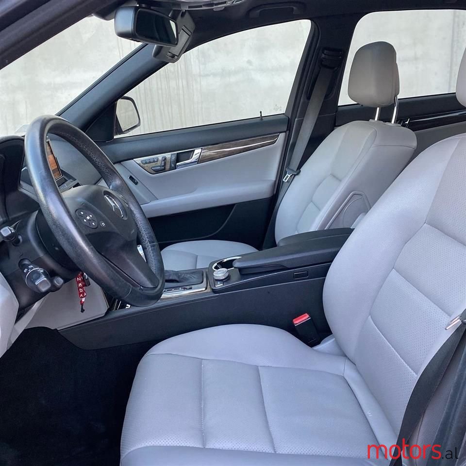 2009' Mercedes-Benz C 300 photo #6