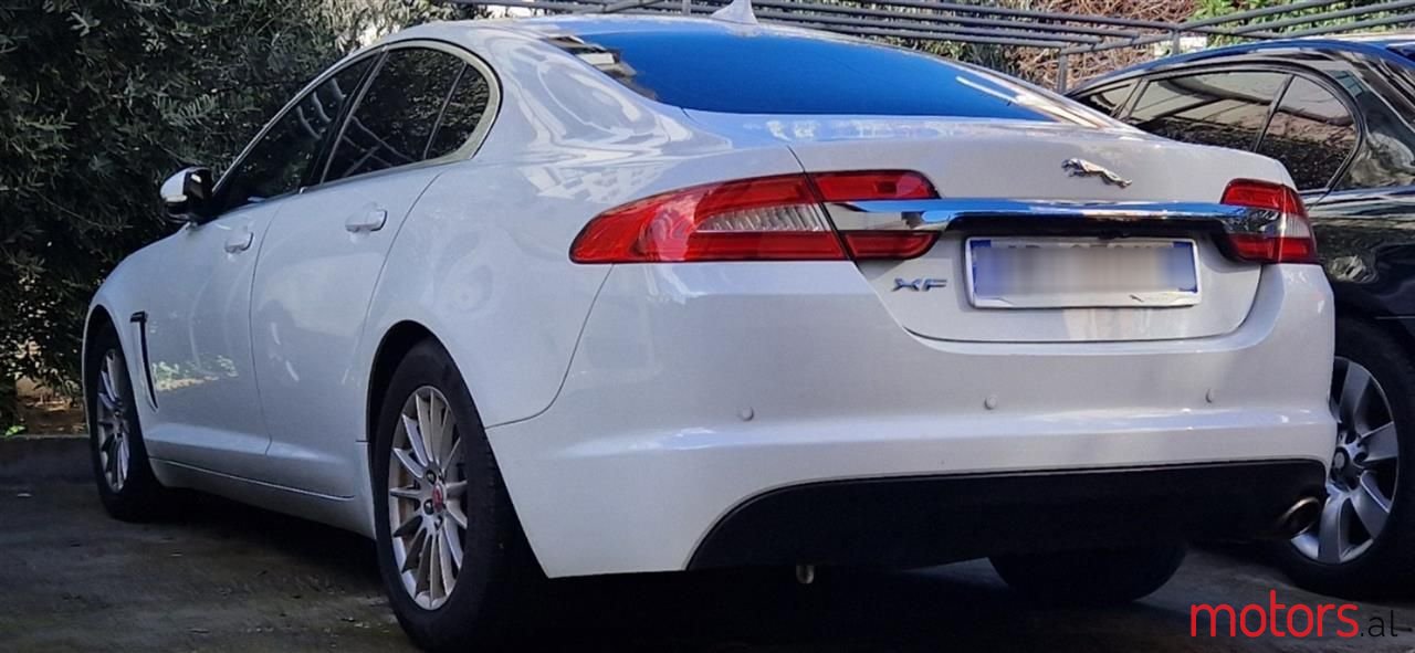 2014' Jaguar XF photo #3