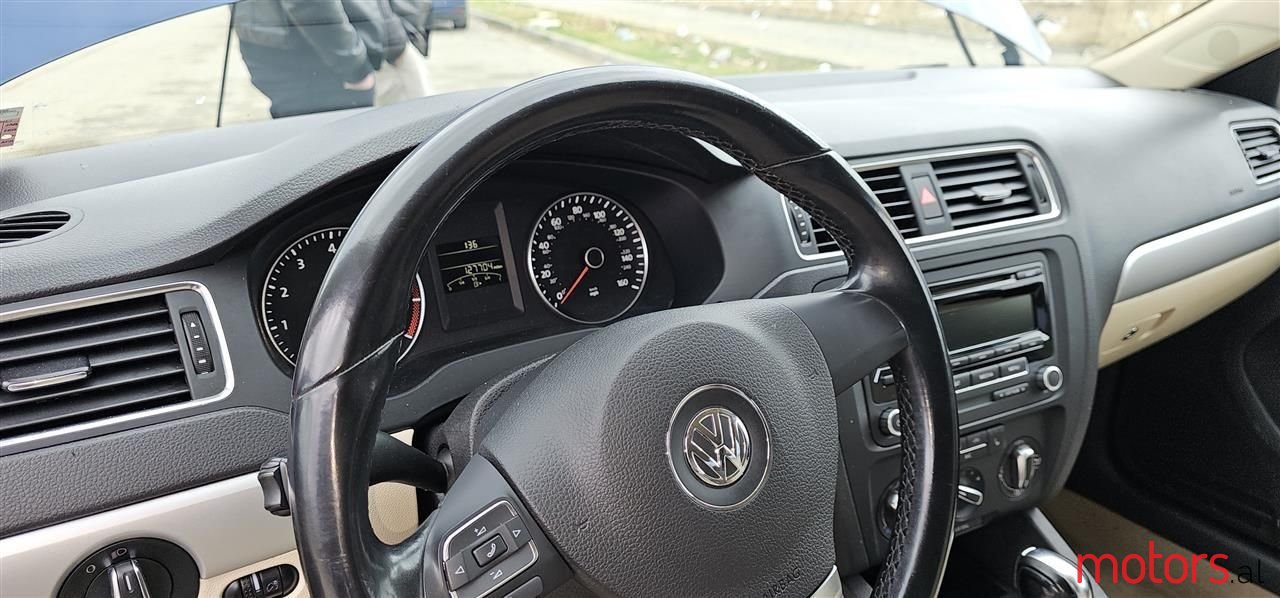 2015' Volkswagen Jetta photo #2