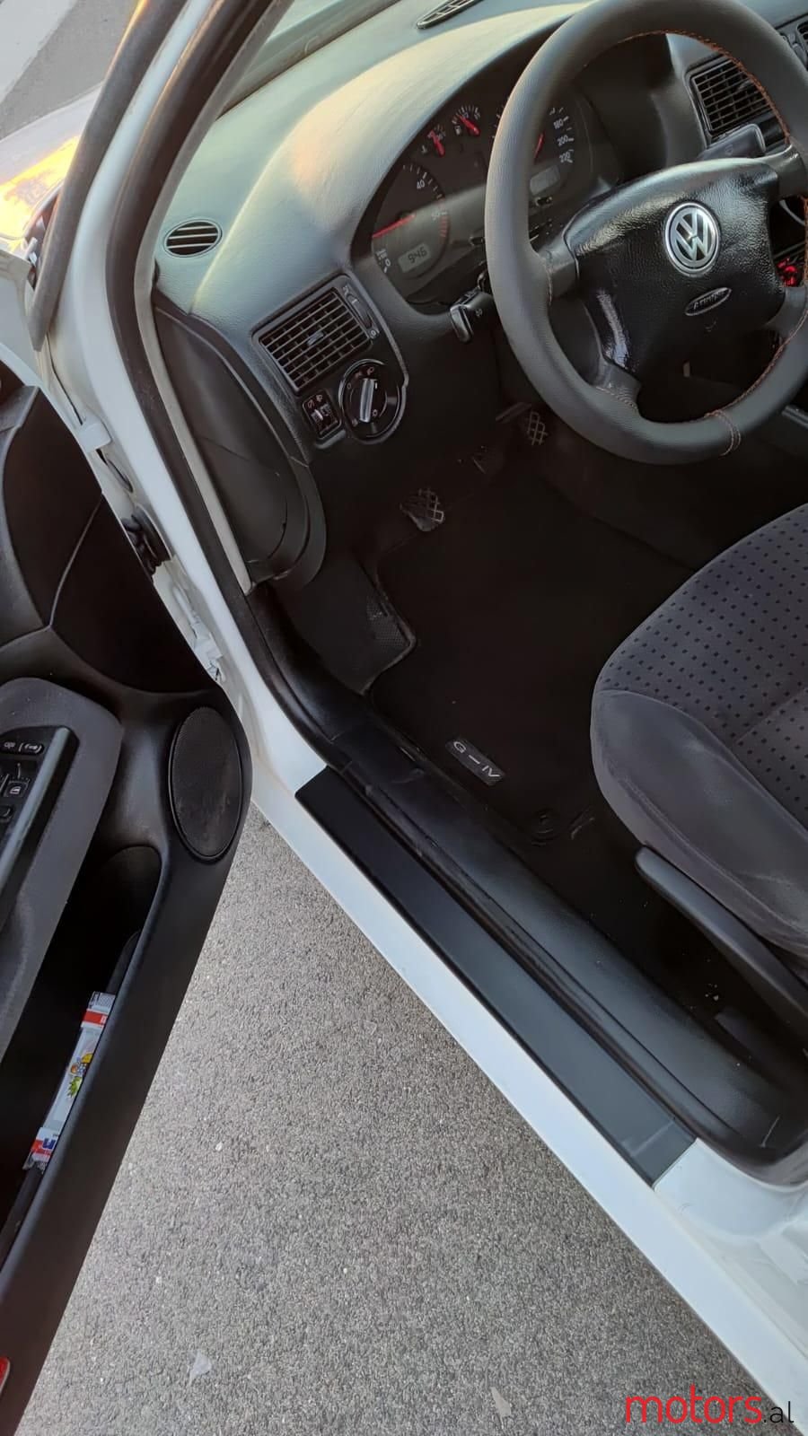 2000' Volkswagen Golf photo #3