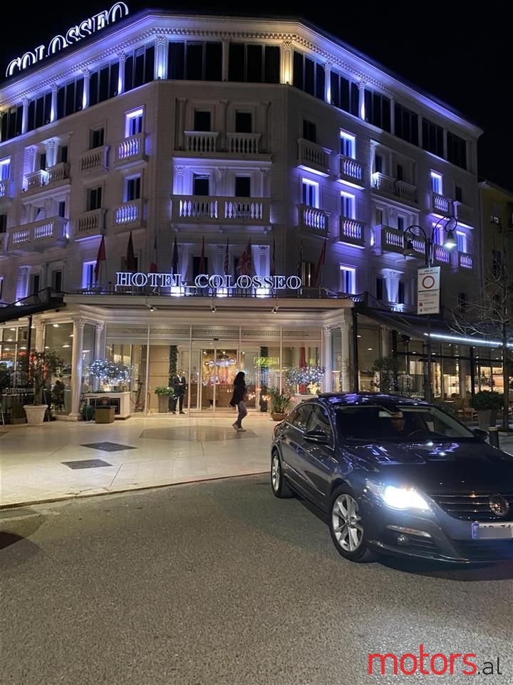 2011' Volkswagen Passat photo #4