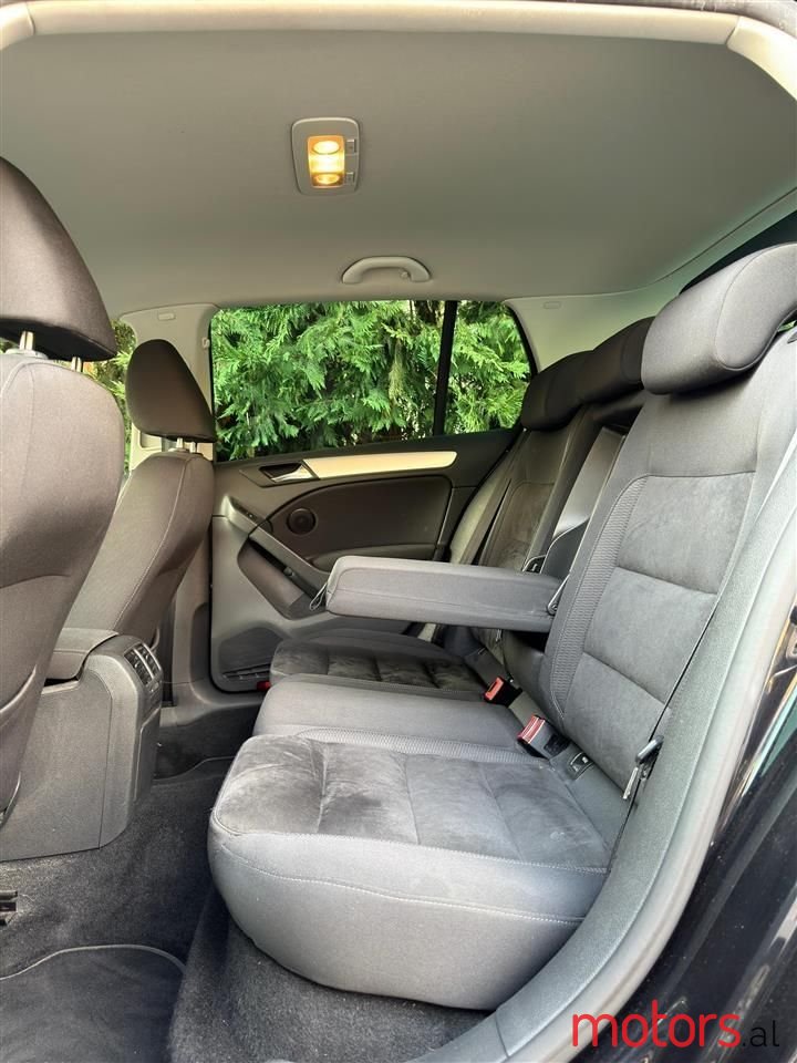 2010' Volkswagen Golf photo #3