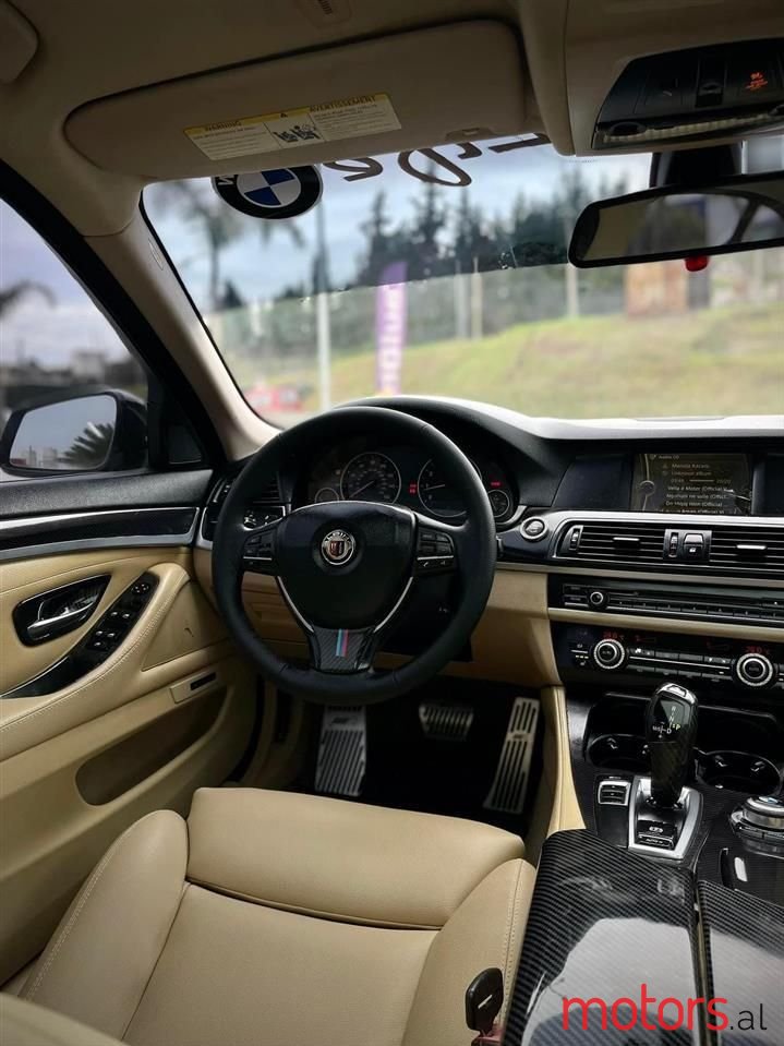 2011' BMW 528 photo #6