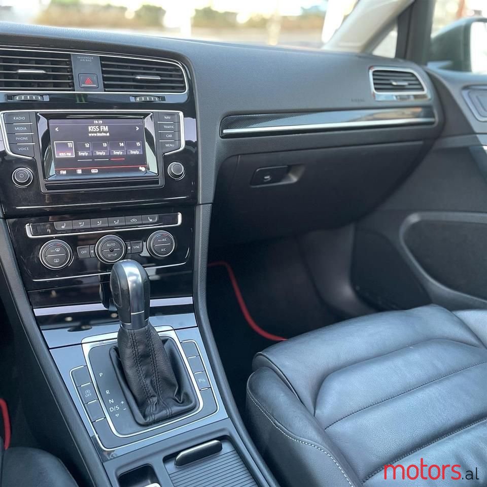 2014' Volkswagen Golf photo #3