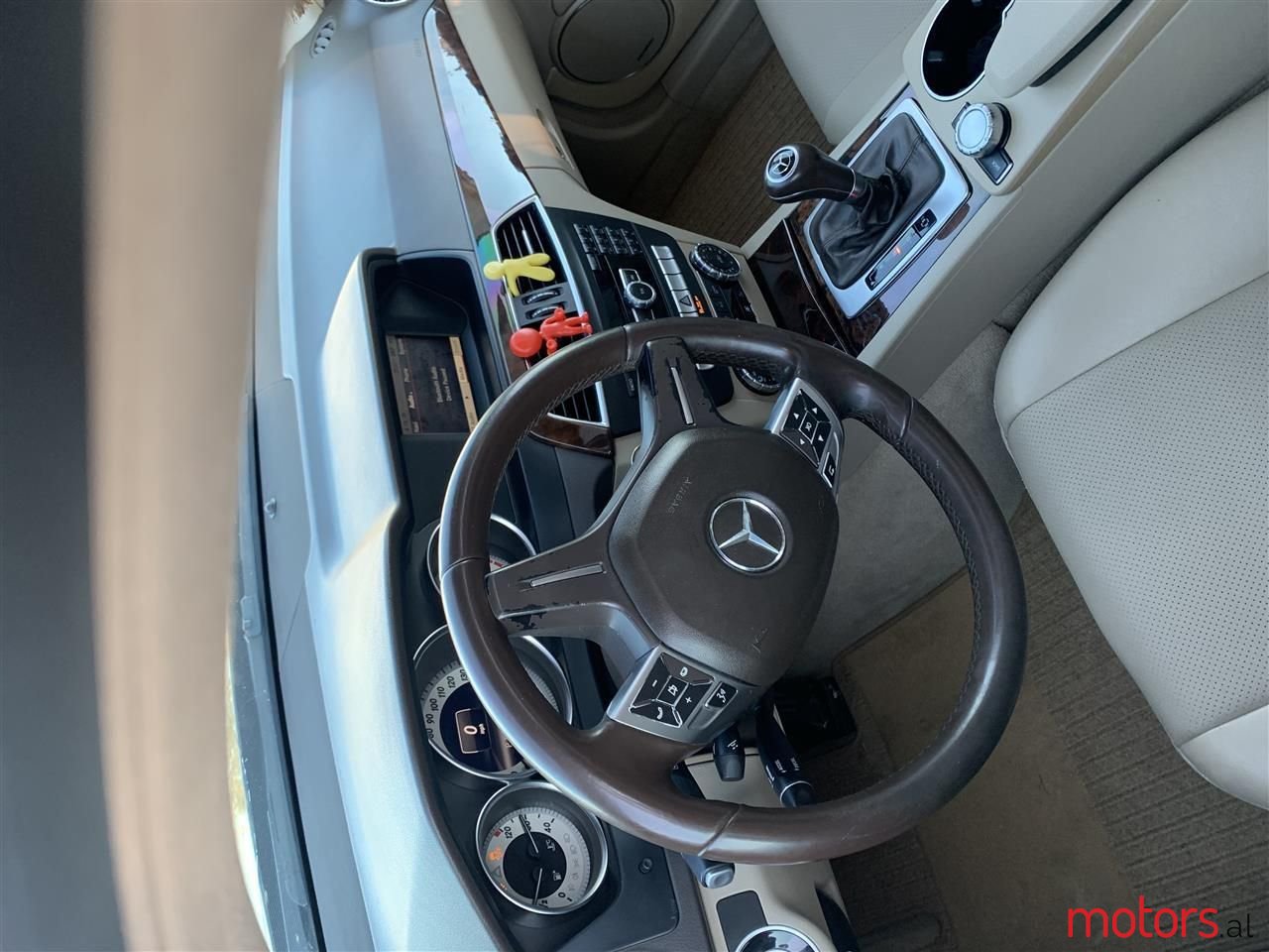 2012' Mercedes-Benz C 250 photo #6