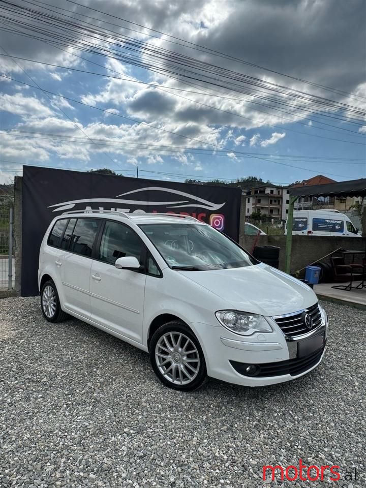 2008' Volkswagen Touran photo #1