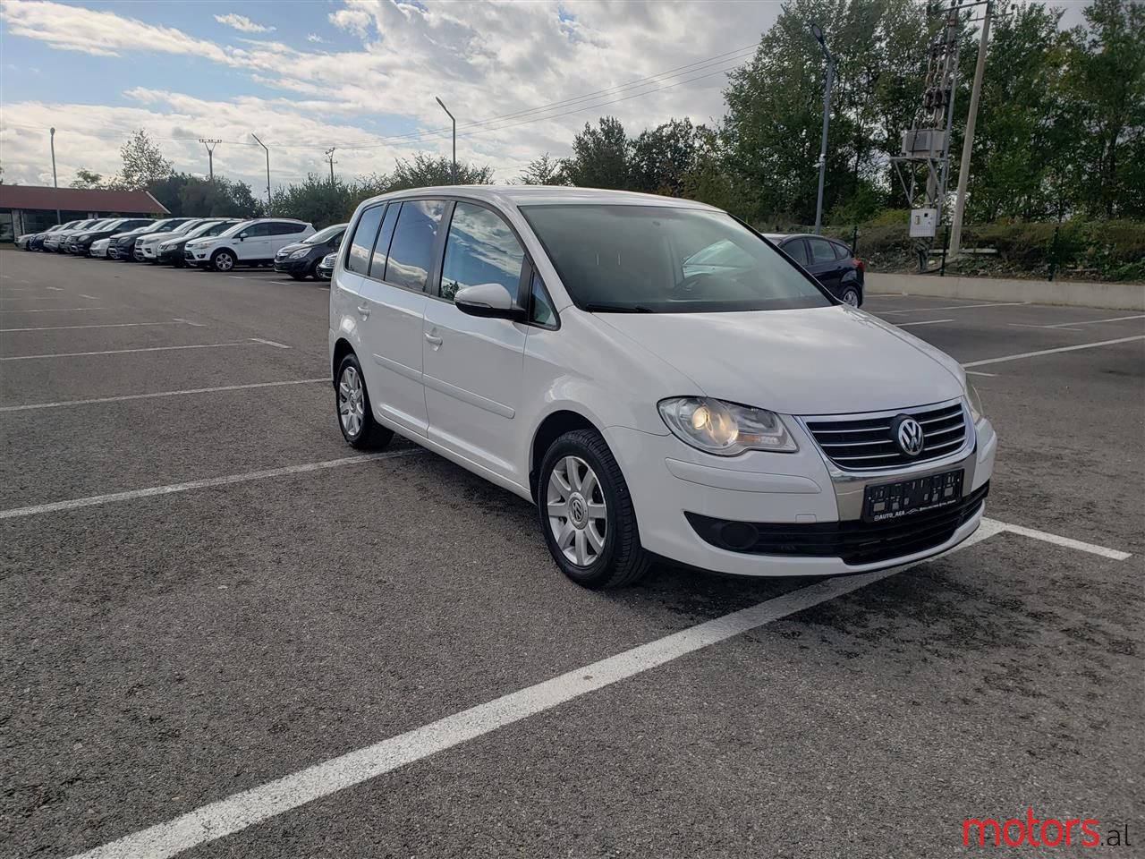 2010' Volkswagen Touran photo #2