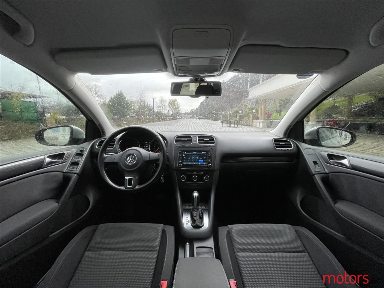 2011' Volkswagen Golf photo #4