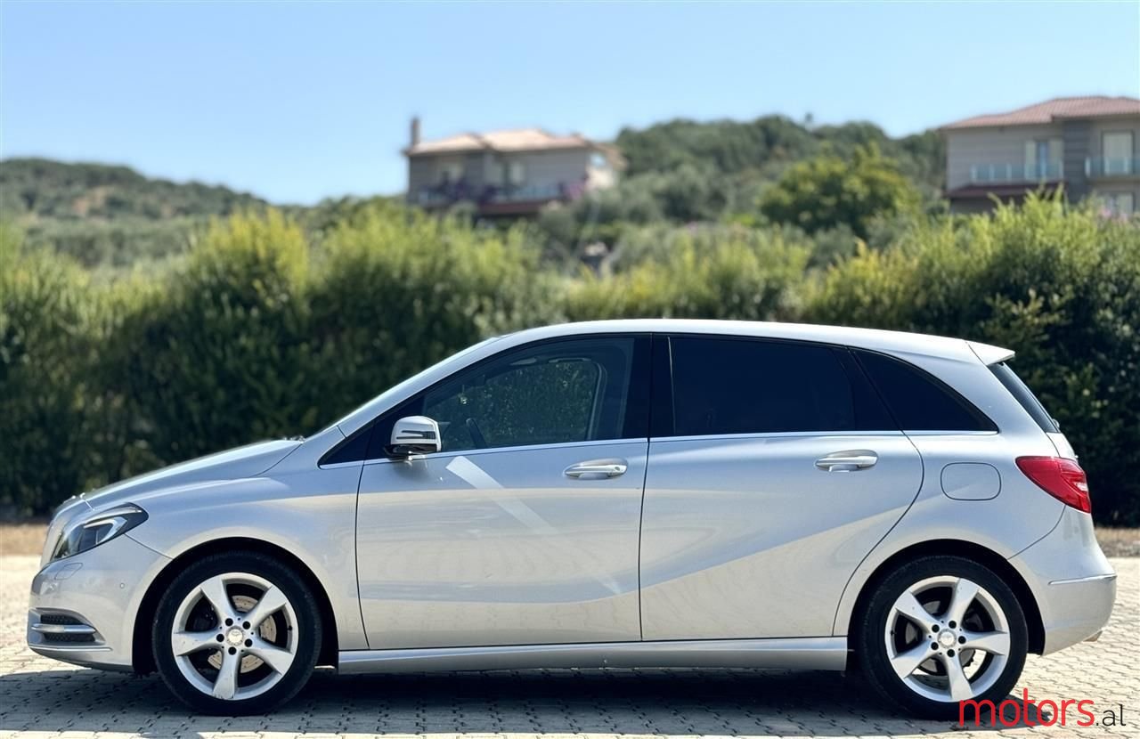 2013' Mercedes-Benz B 200 photo #6