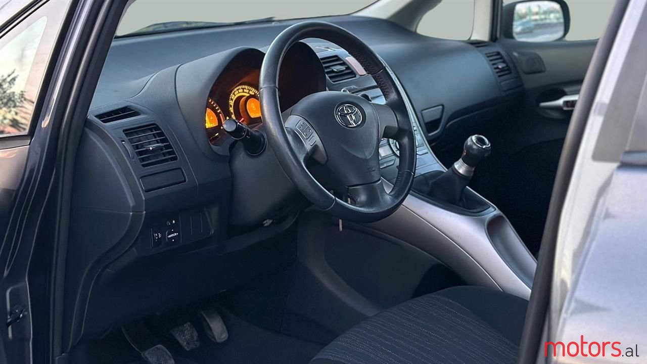 2007' Toyota Auris photo #4