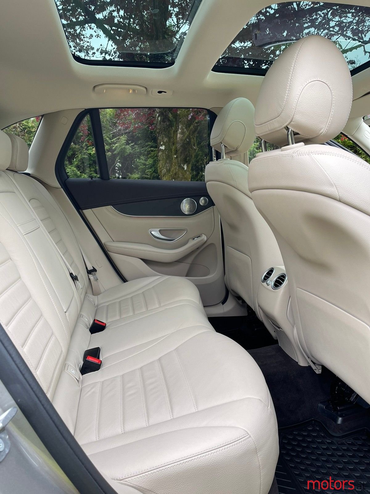 2020' Mercedes-Benz GLC 300 300e 4MATIC Premium Plus 2xAMG photo #3