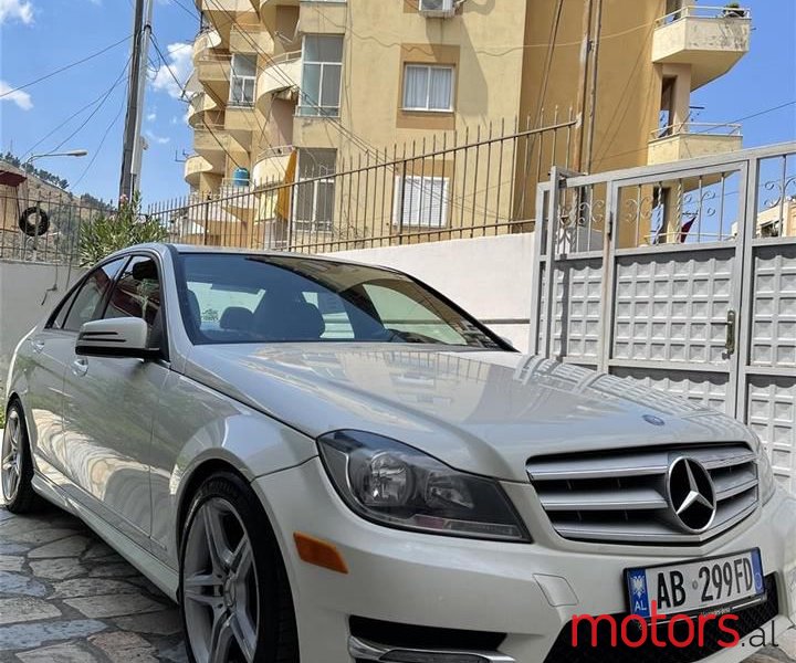 2012' Mercedes-Benz C 250 photo #5