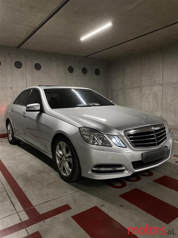 2012' Mercedes-Benz E 220 photo #1