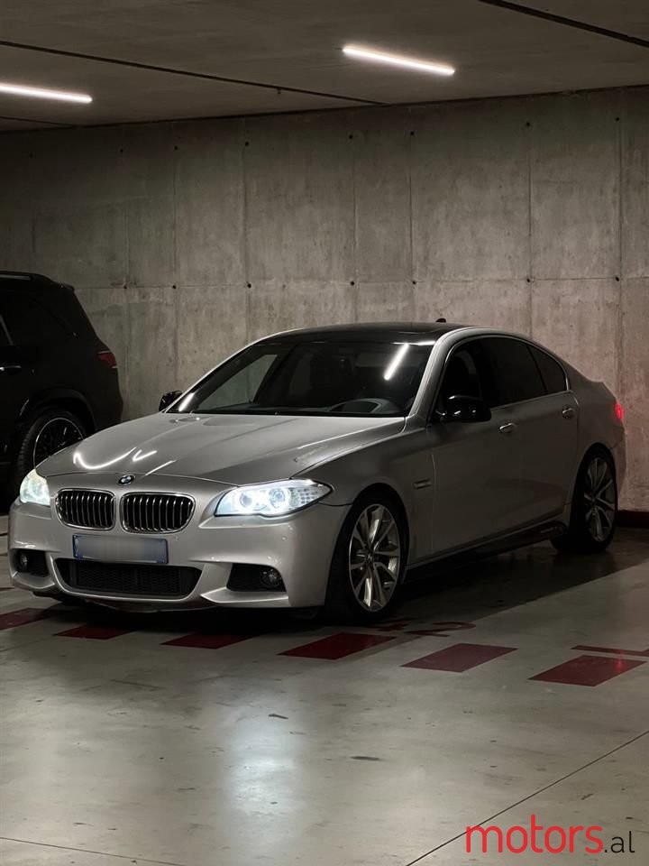 2012' BMW 520 photo #5