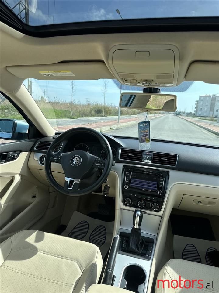 2013' Volkswagen Passat photo #3