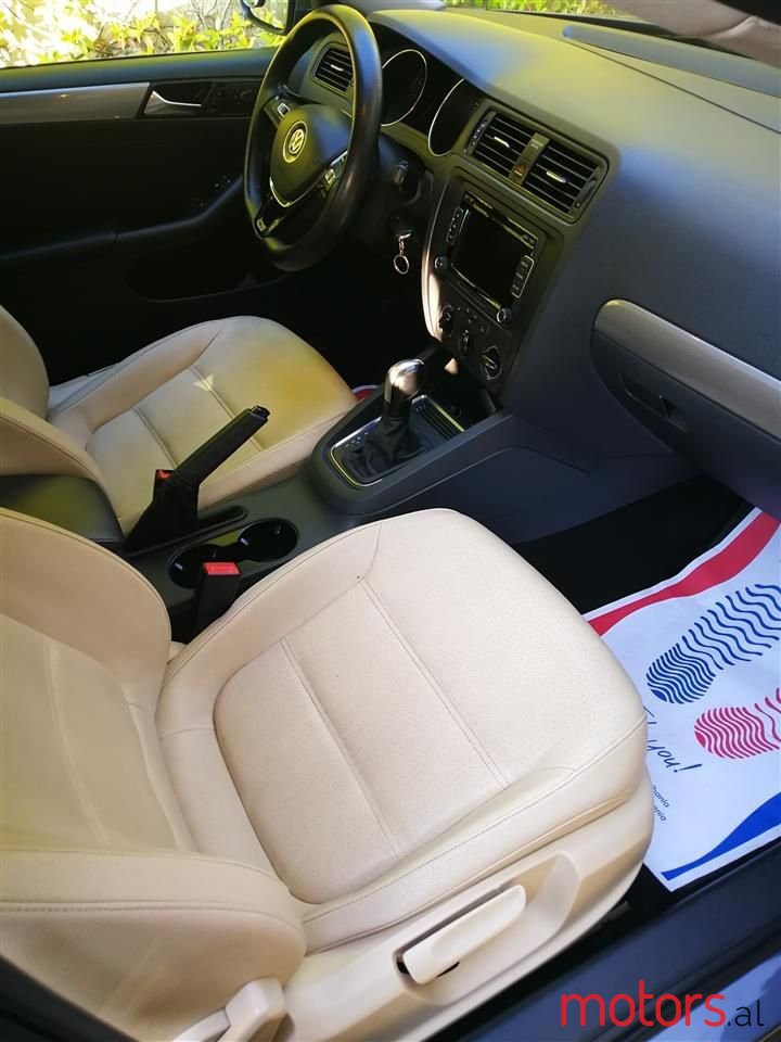 2015' Volkswagen Jetta photo #3