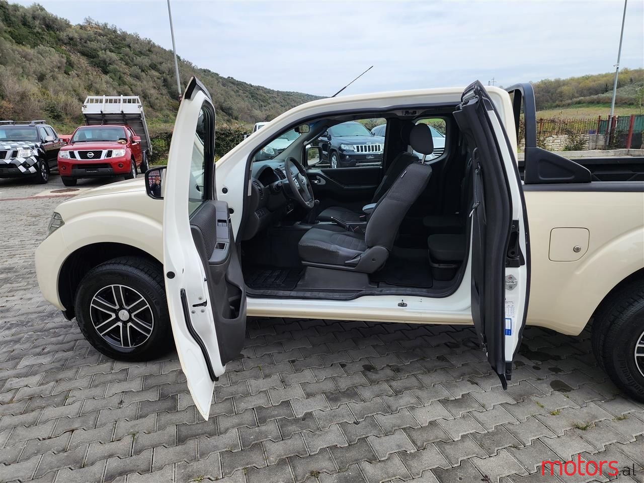 2012' Nissan Navara photo #2