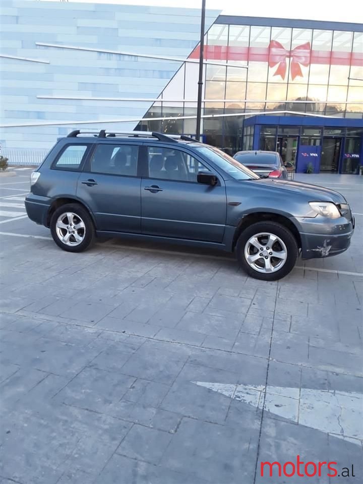 2004' Mitsubishi Outlander photo #5