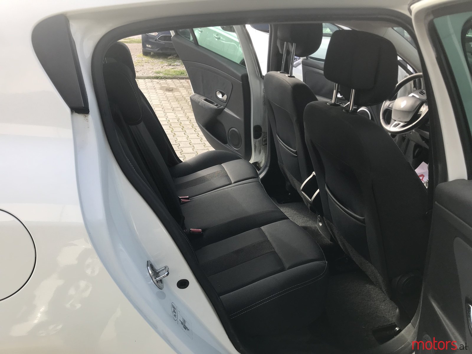 2010' Renault Megane photo #5