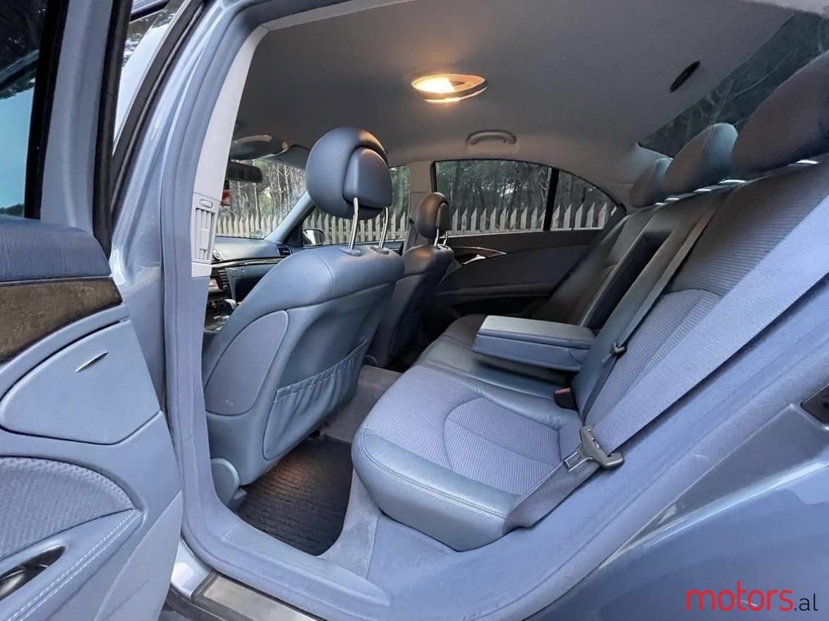 2005' Mercedes-Benz E 220 photo #6