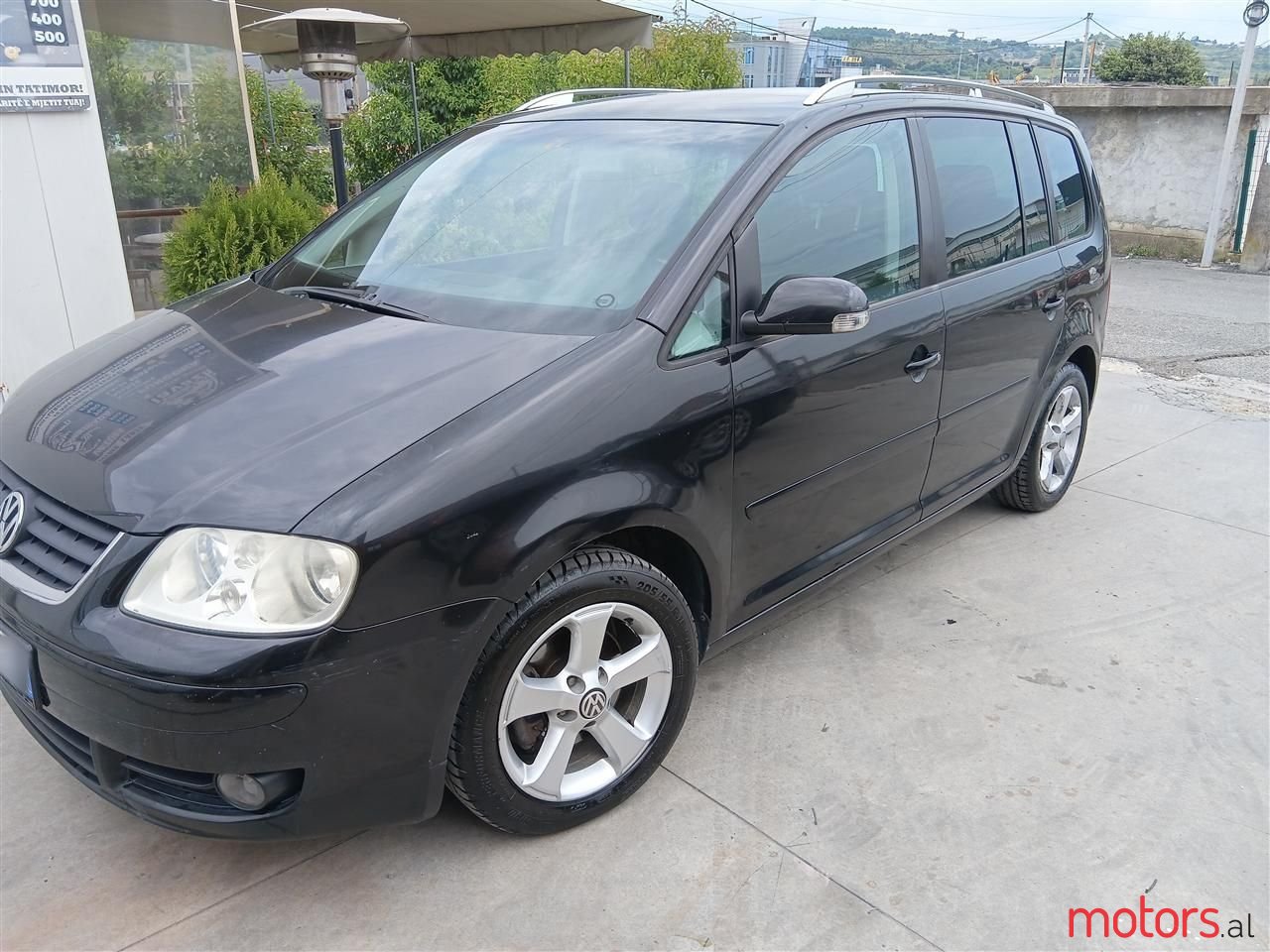 2005' Volkswagen Touran photo #1