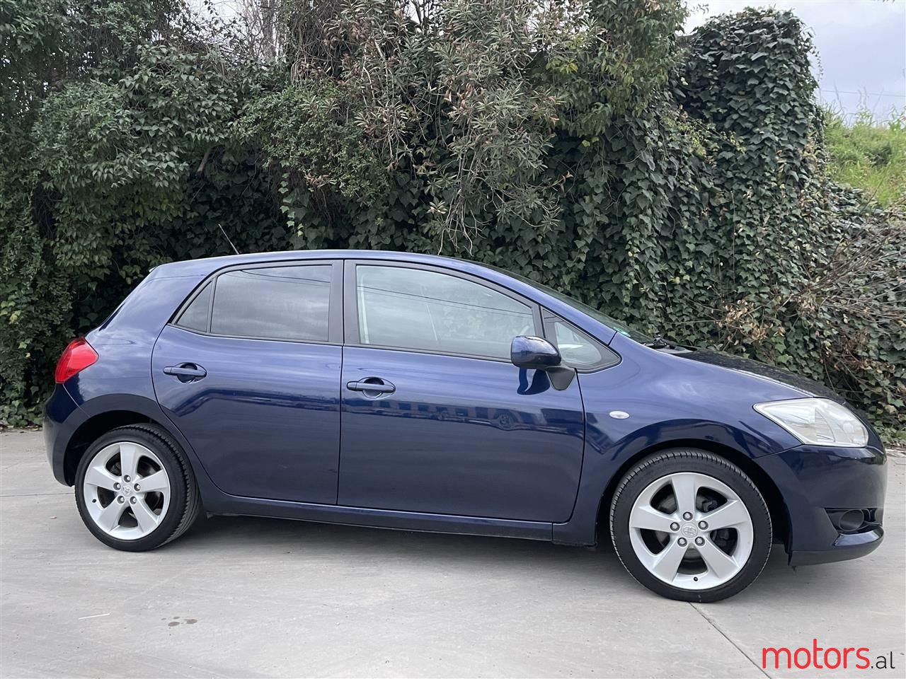 2008' Toyota Auris photo #2